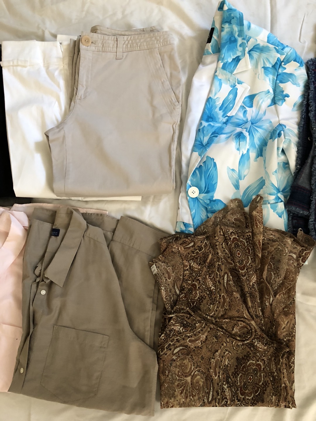 DOWNSIZING Lot of women’s clothing PICKUP ASAP image indicator(5)