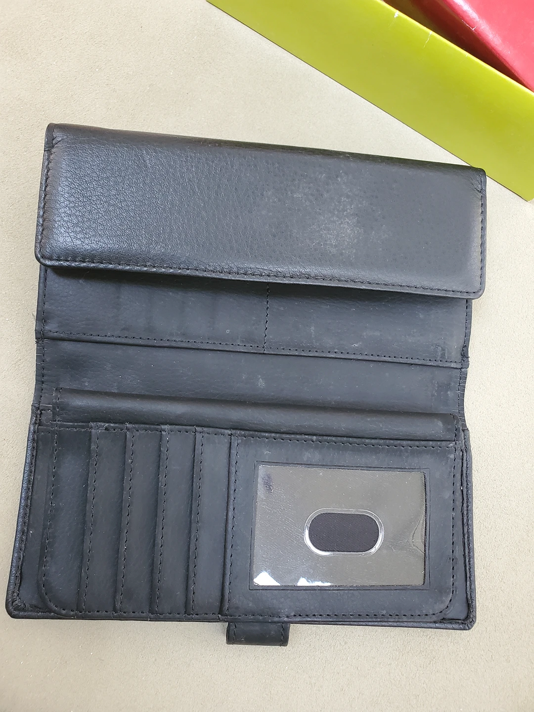 woman wallet image indicator(3)