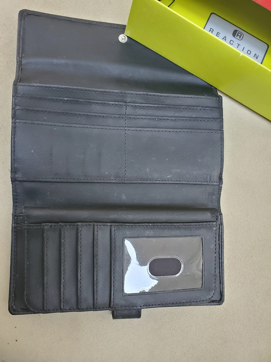 woman wallet image indicator(4)