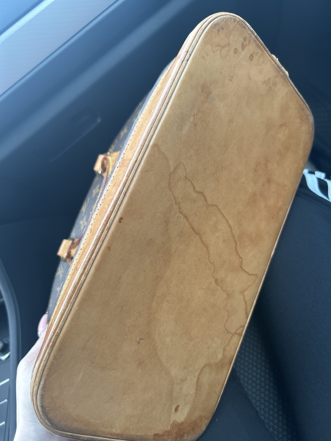 Louis Vuitton bag Price is negotiable taking offers! image indicator(4)