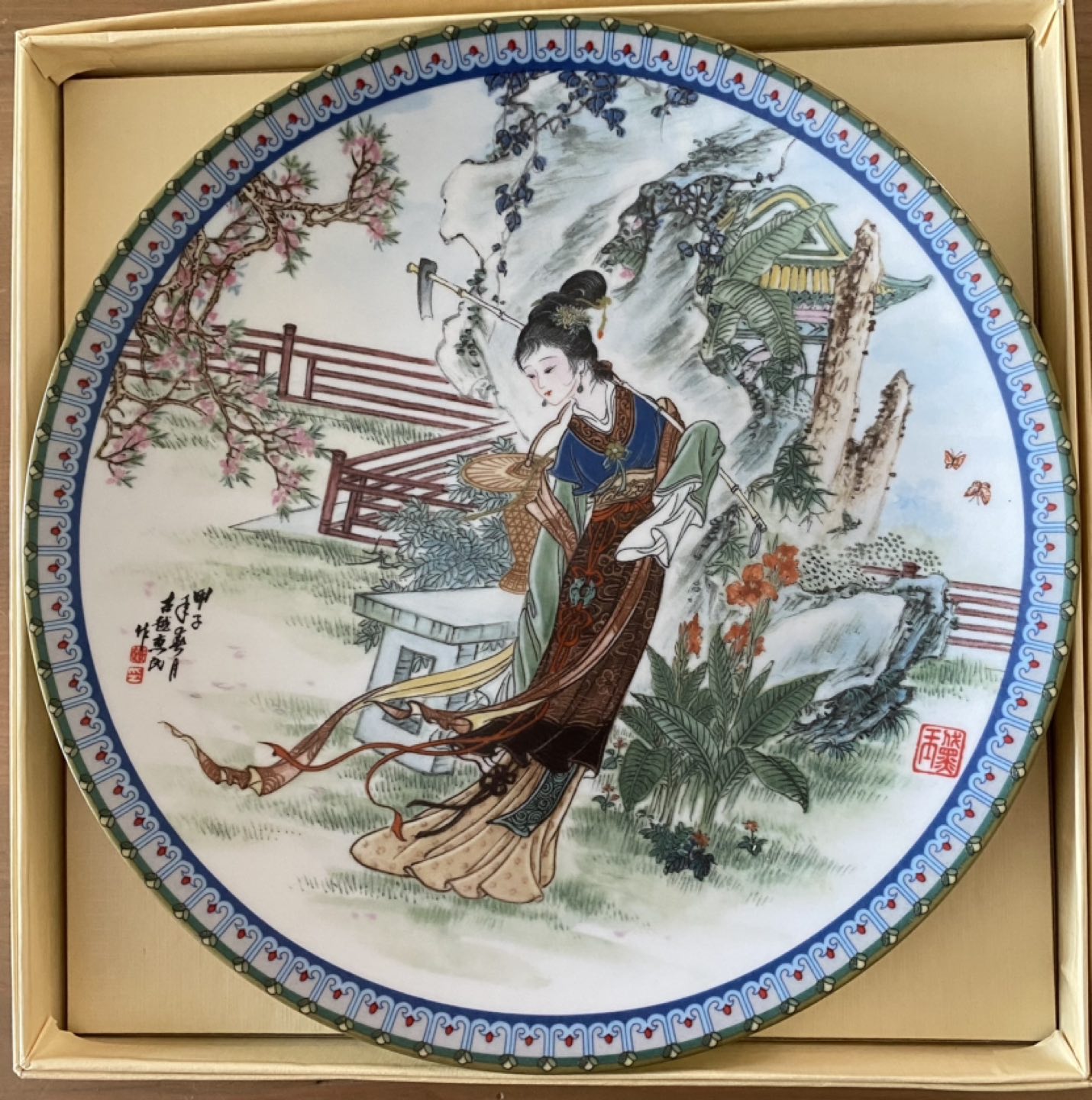 Imperial Jingdezhen Porcelain ‘Beauties of the Red Mansion’ thumbnail