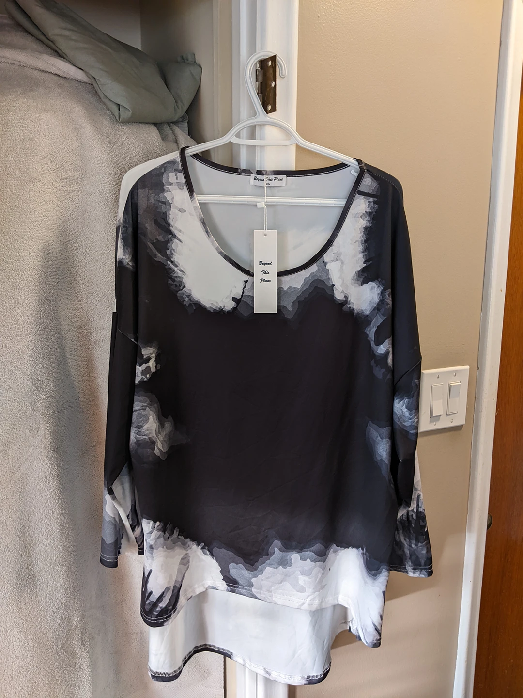 Womans stretchy tunic top black & white XXL/2X thumbnail