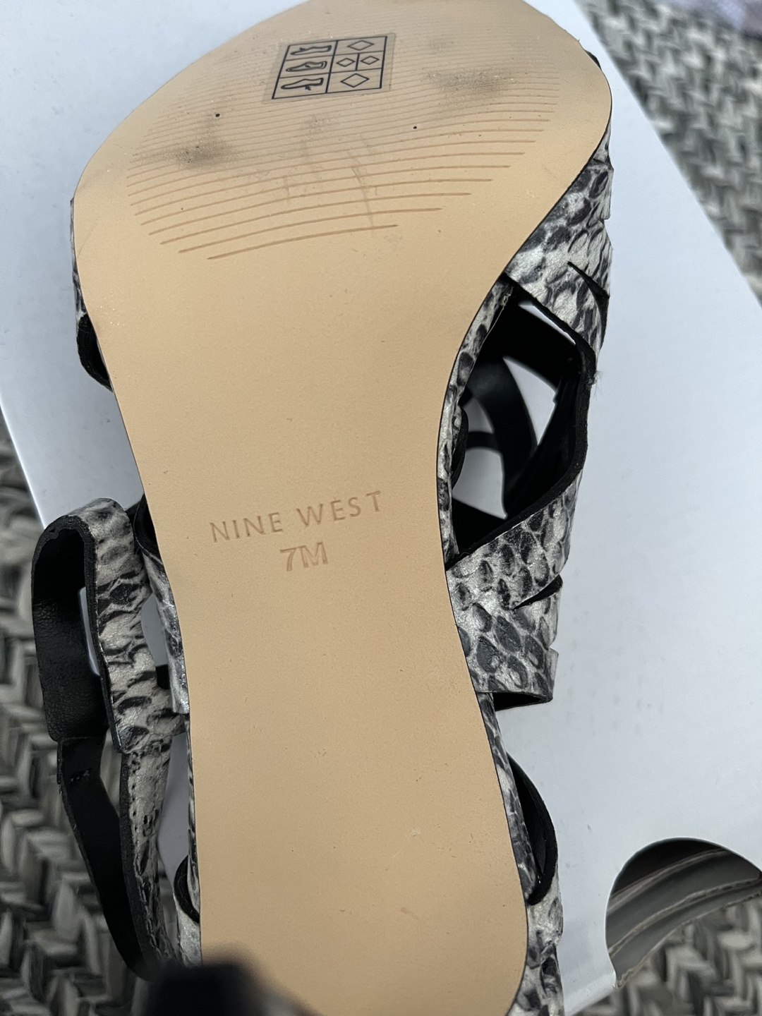 Snake skin toned heel image indicator(5)