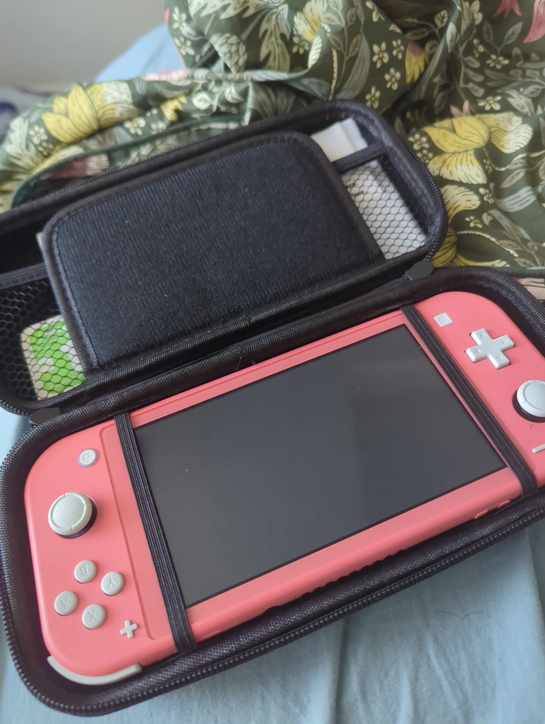 Switch lite + case + 128gb sd card