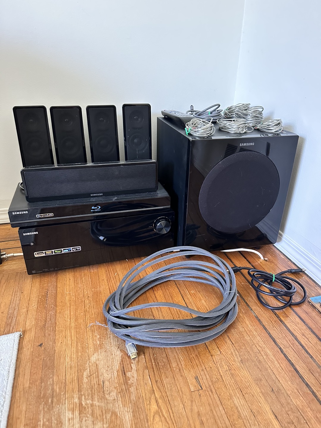 Samsung home theatre surround sound system and Blu Ray thumbnail