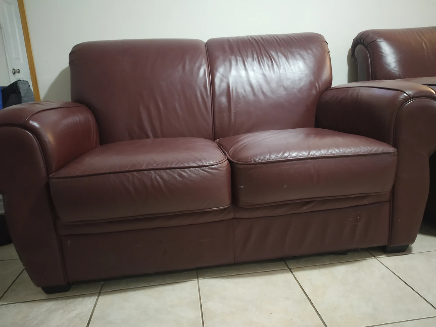 Maroon sofas made from genuine leather - photo 4