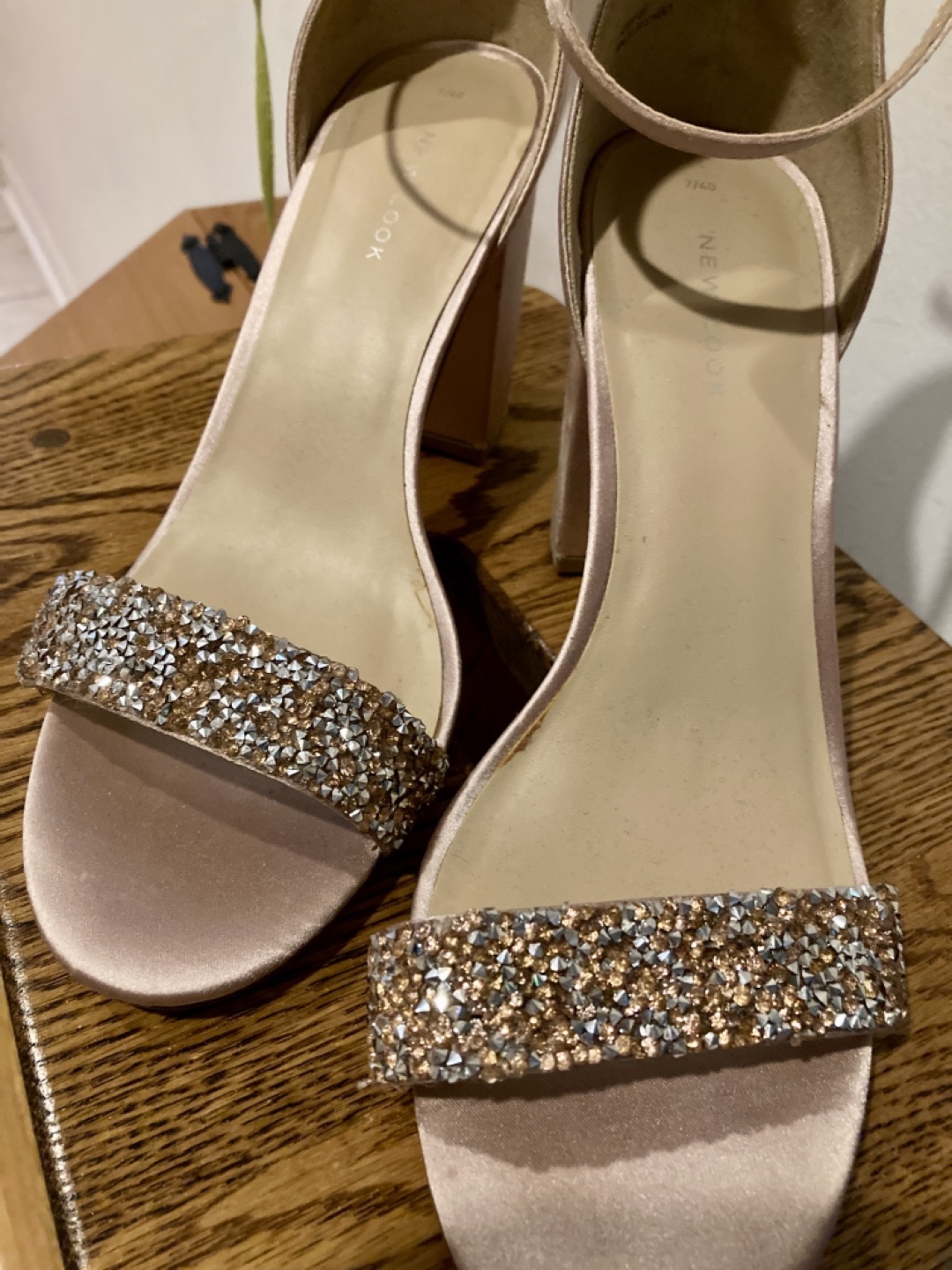 Beautiful sparkly shoes! image indicator(2)