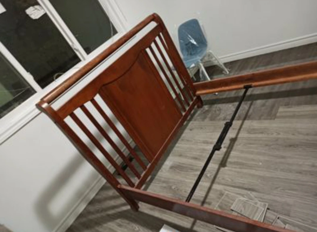 Queen Bed Frame - Solid Wood - photo 2
