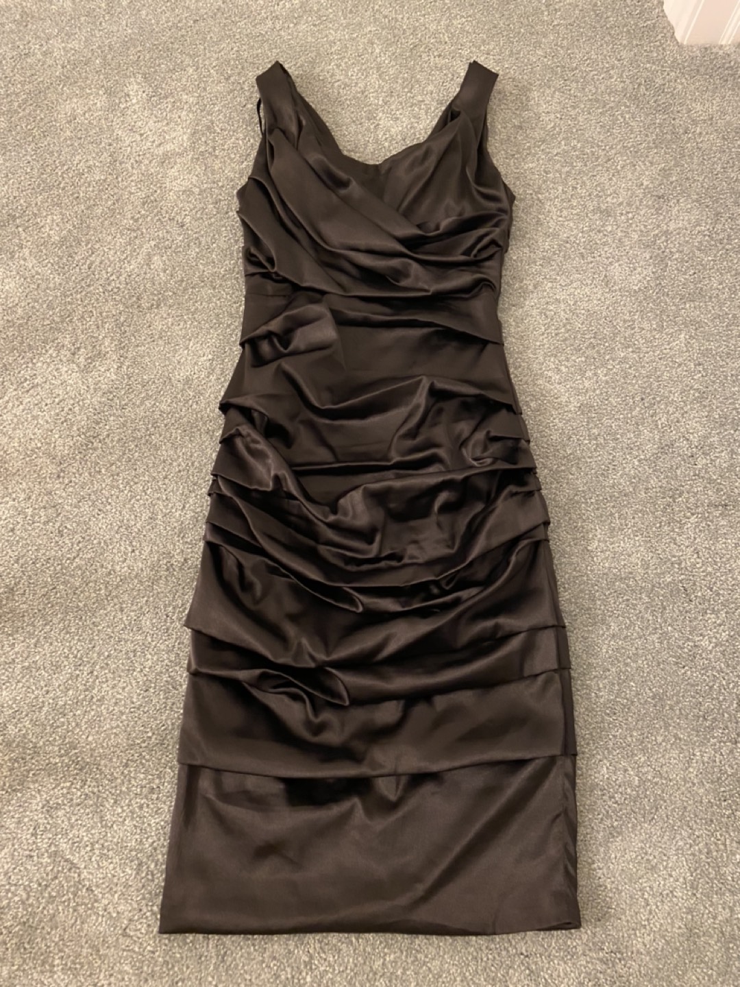Le Chateau Black Satin Dress image indicator(2)