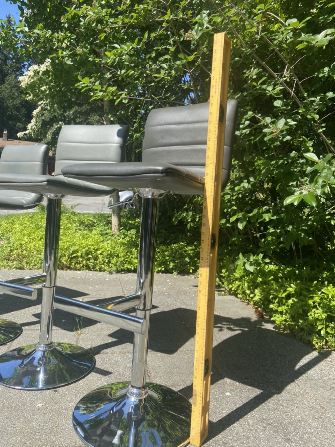 4 adjustable bar stools - photo 2