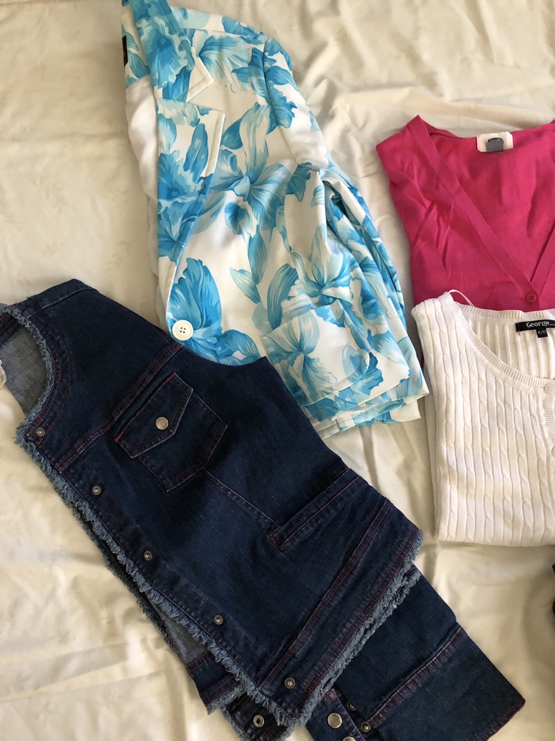 Lot of sweaters and spring jackets (LIKE NEW) 9 pcs image indicator(3)