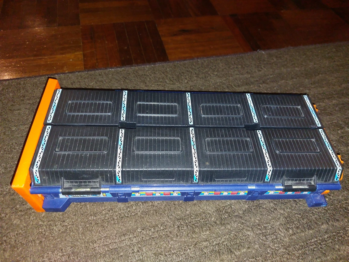 Hot Wheels Spider Hotel Flip n Go & Storage Garage Speedway. EUC image indicator(3)