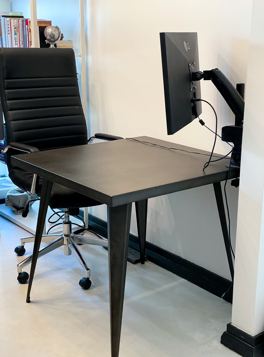 Fantastic Square Steel Table Perfect for Small Spaces!