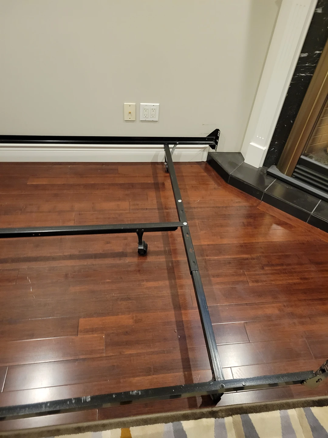 Metal bed frame - photo 3