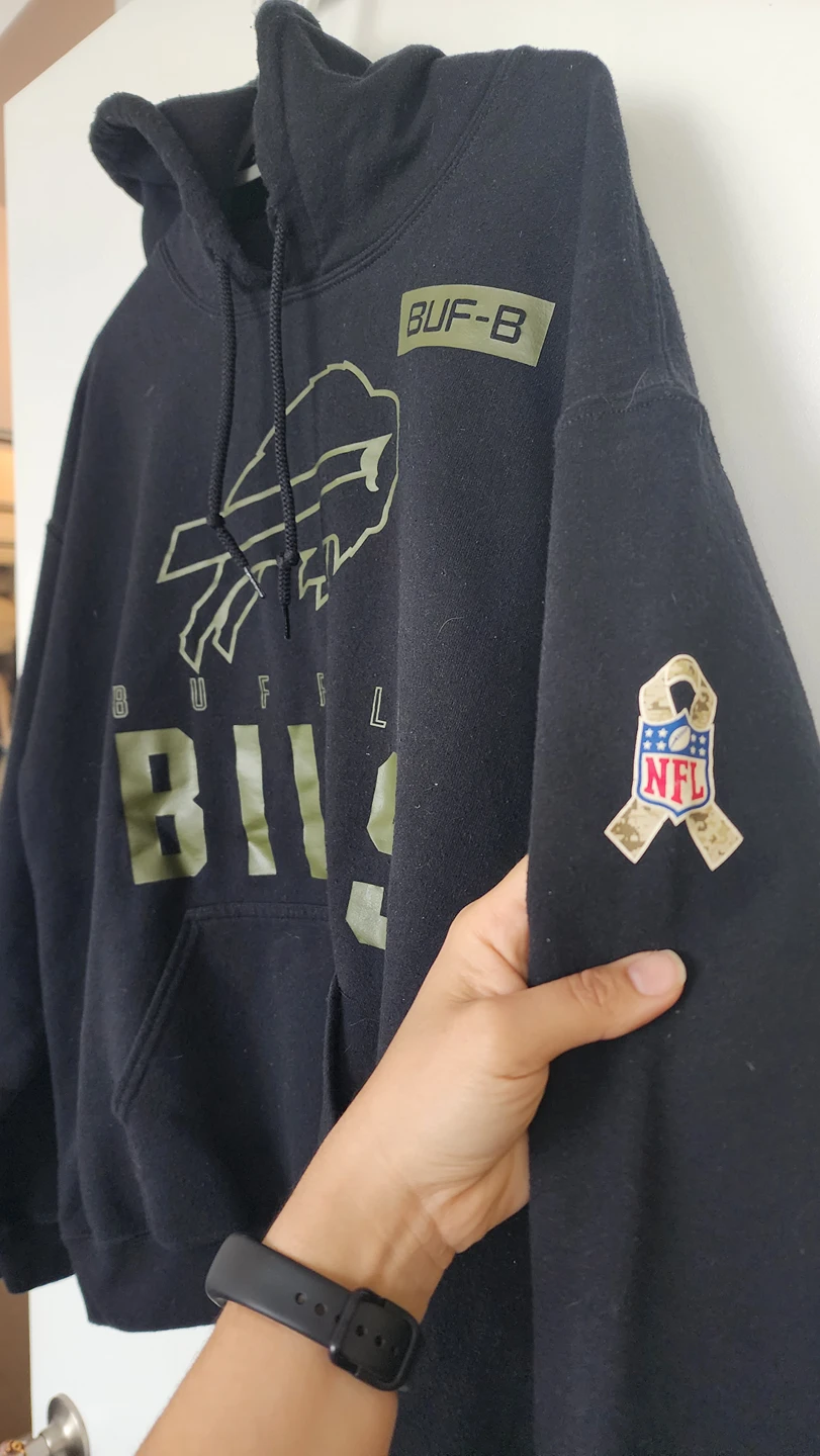 NFL's Buffalo Bills hoodie (L) image indicator(2)