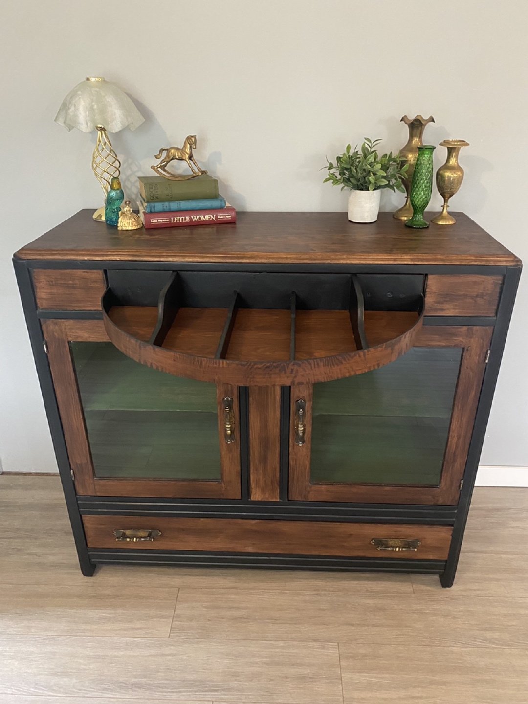 Absolutely gorgeous vintage wood sideboard - photo 2