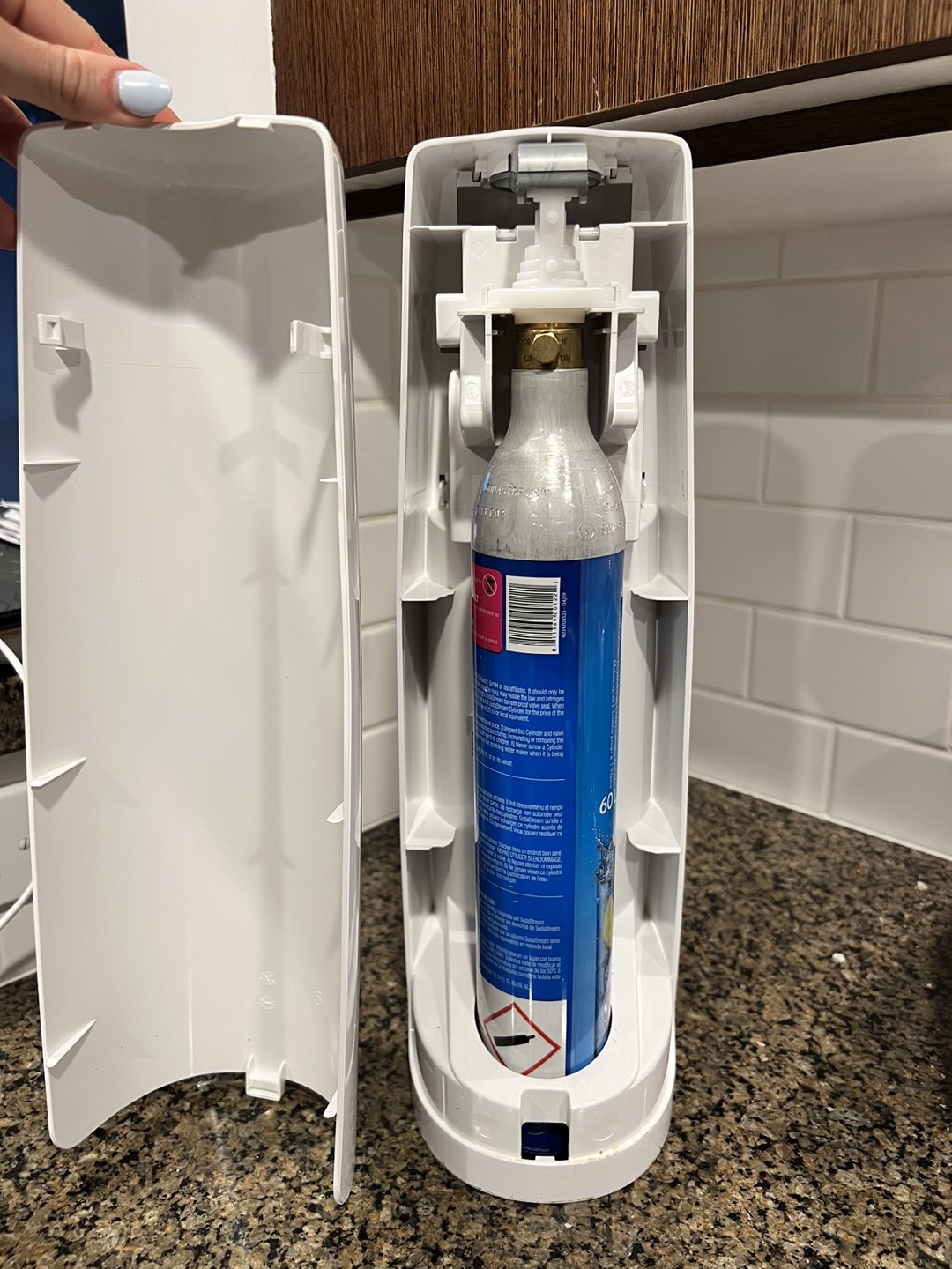 SodaStream FIZZI Sparkling Water Maker in White & 1L bottle - photo 3