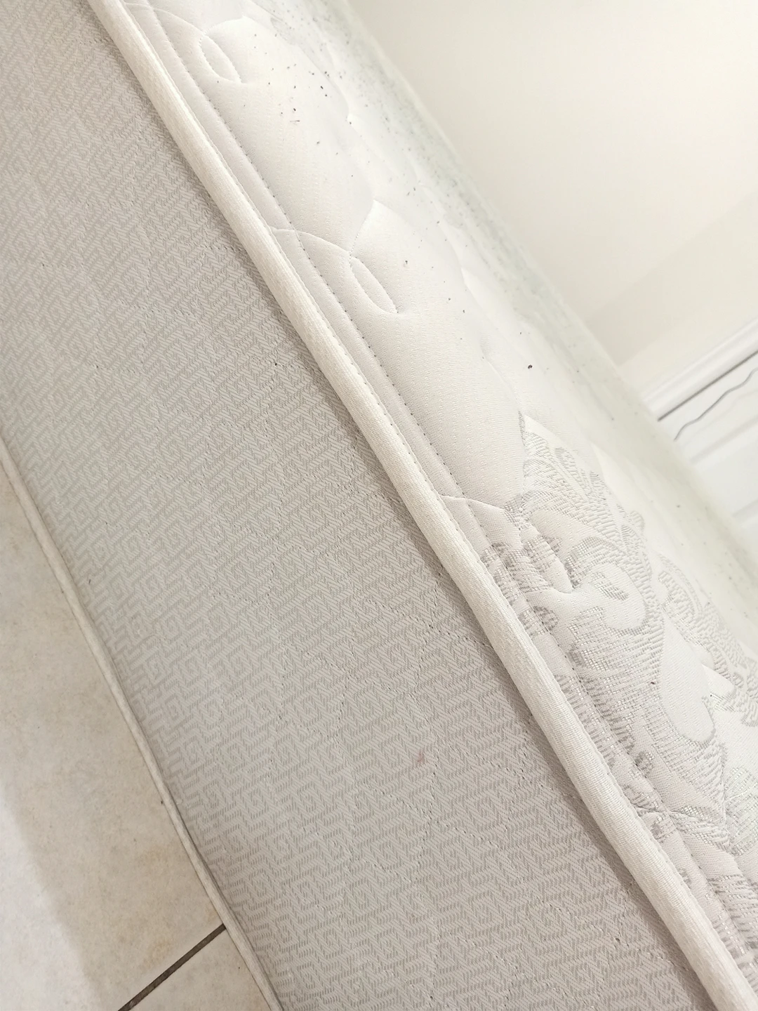 Queen matress 12"- moving sale - photo 4