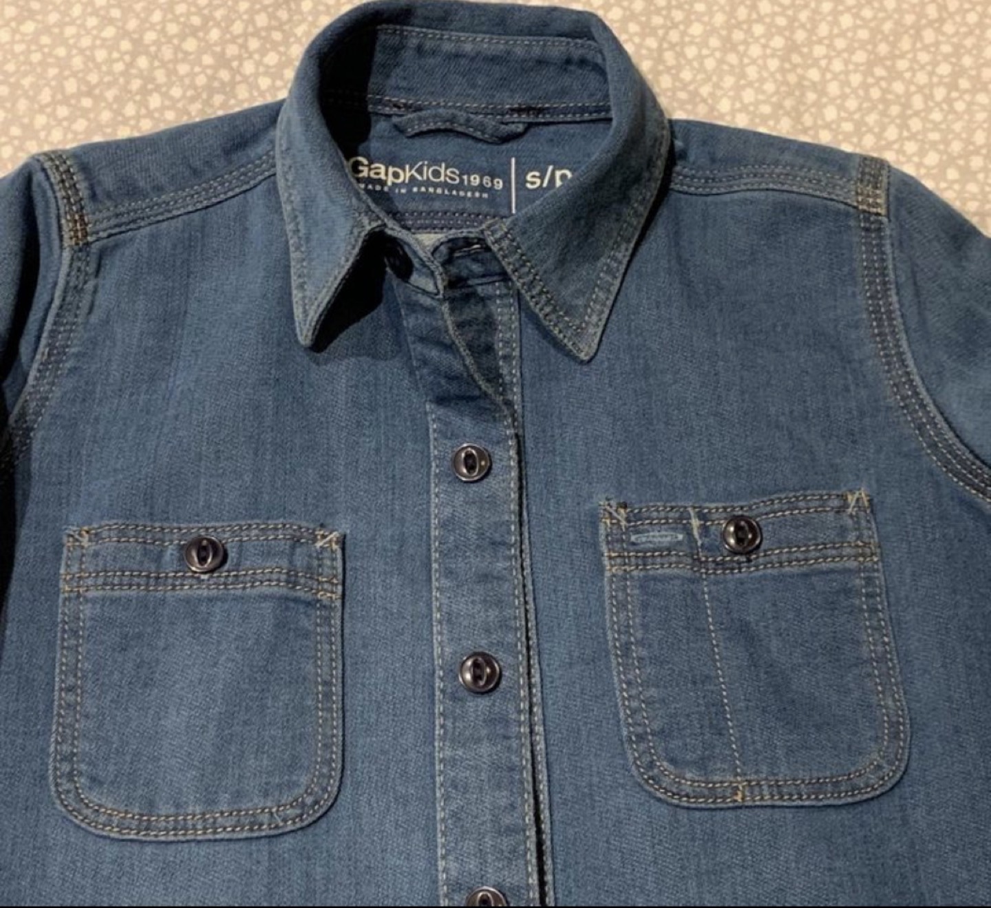 Gap Kids Denim Shirt ~ Small ~ Age 6 - 7 Years image indicator(2)