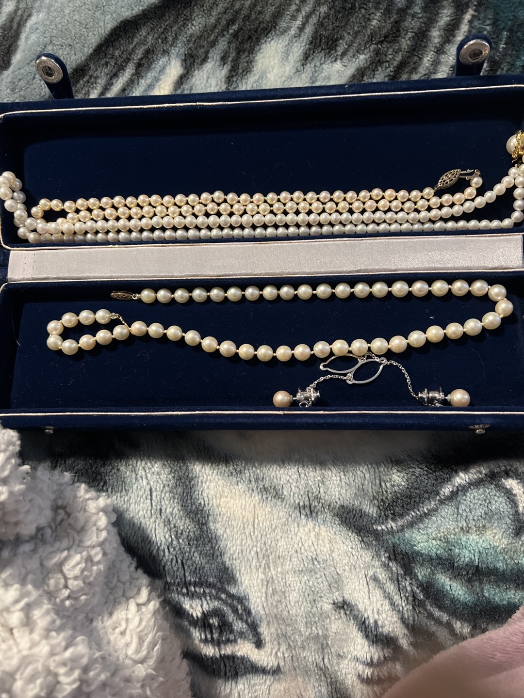 Pearl necklaces and earrings thumbnail