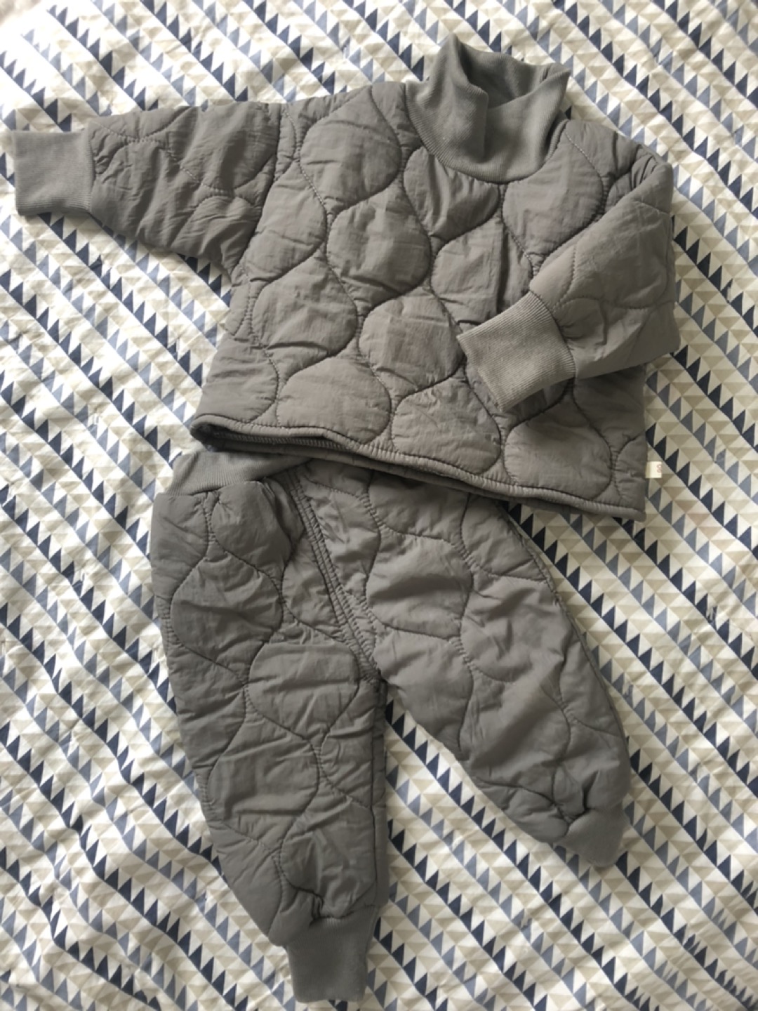 Stylish warm set for babies thumbnail