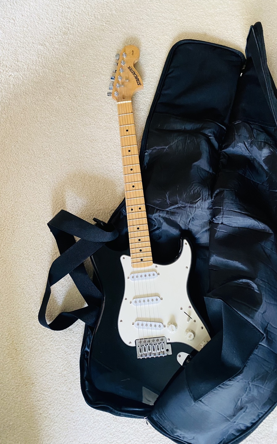 Beginners electric guitar set with amp thumbnail