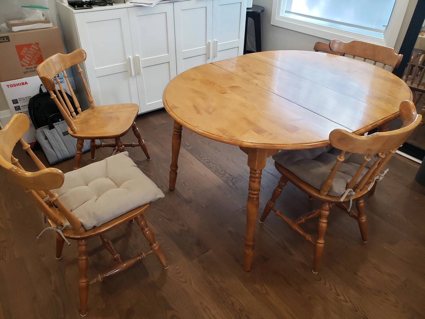 Solid wood extendable oval dining table and 4 chair set - photo 2