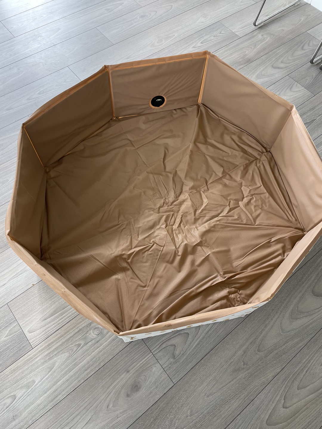 Large ball pit playpen and medium dog crate - photo 2