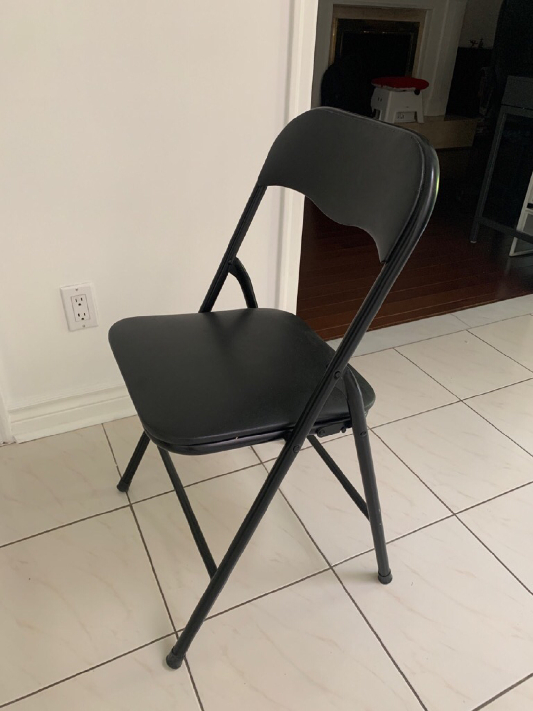 Metal folding chair thumbnail