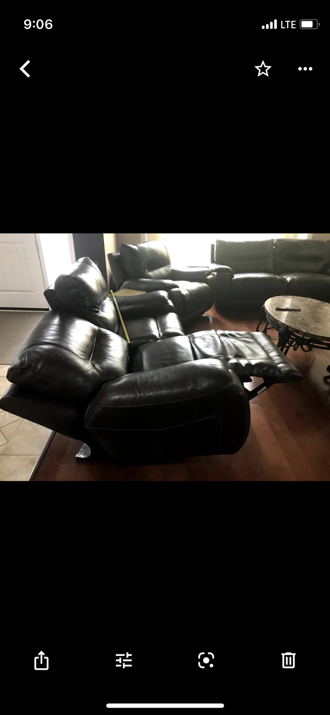 Thick leather lazy boy couches - photo 2