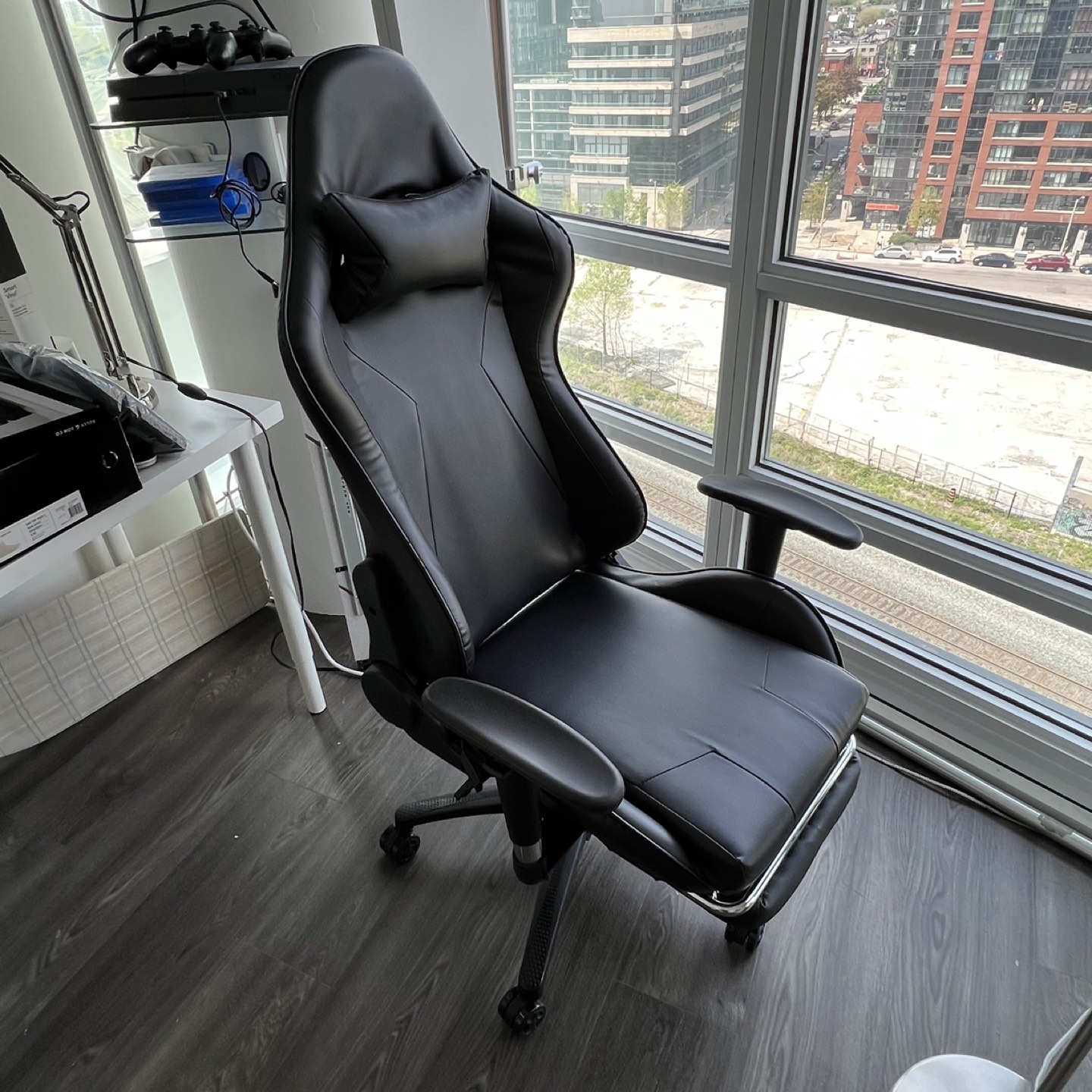 Viscologic Speedx Ergonomic Gaming Chair With Footrest - Black