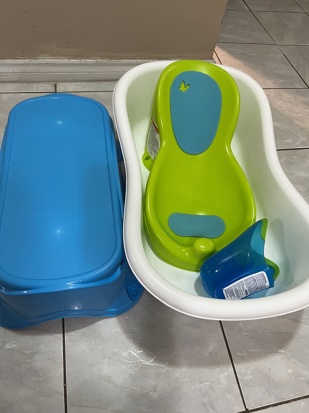Baby bath tub.