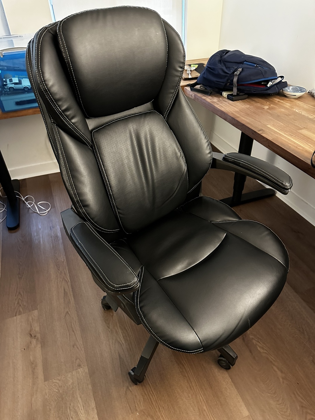 La-Z-Boy Manager Chair with Adjustable Headrest thumbnail