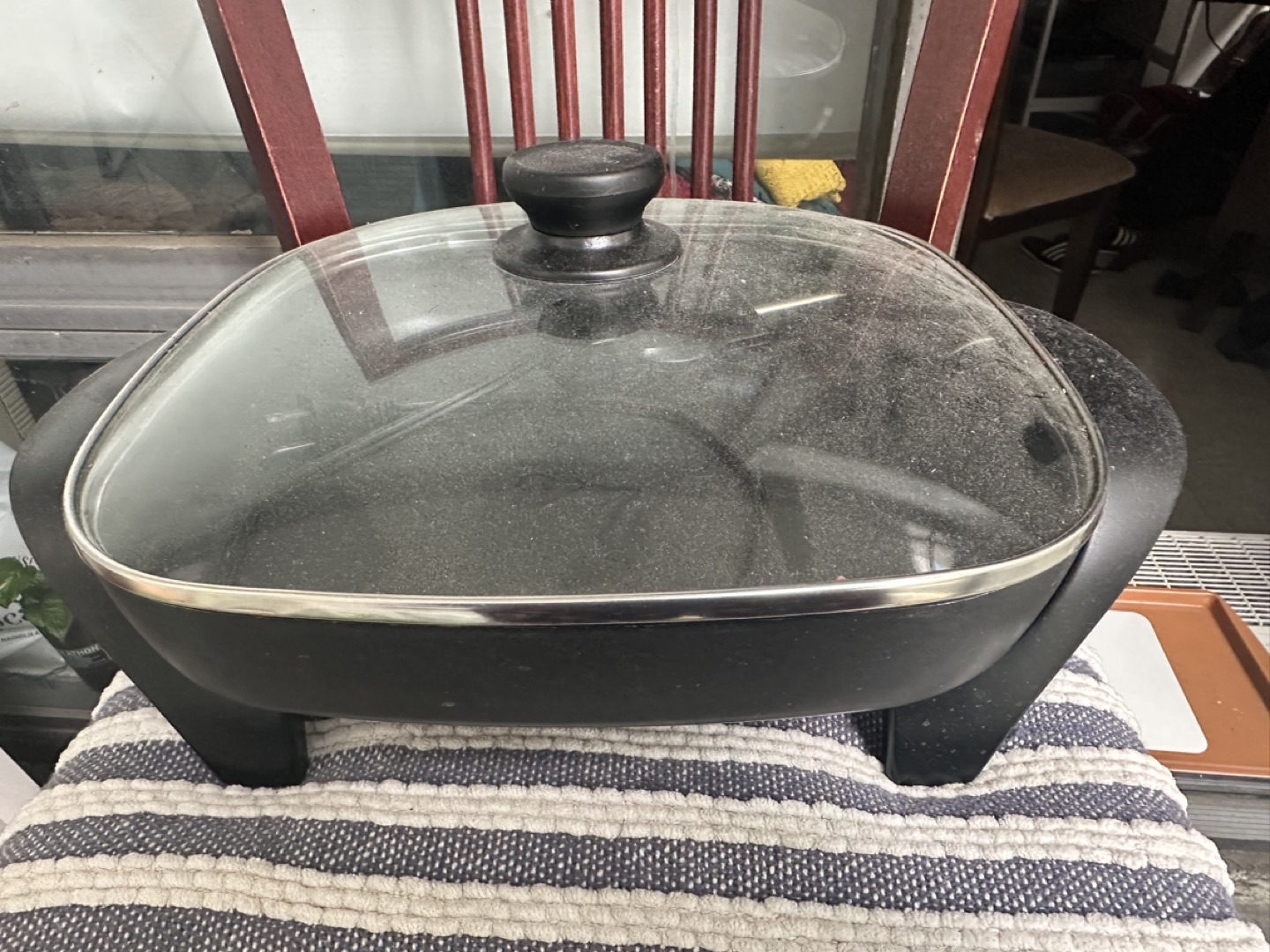 Electric skillet