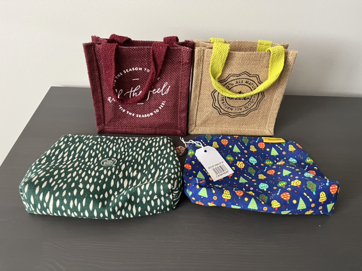 FREE cosmetic bags/bags thumbnail