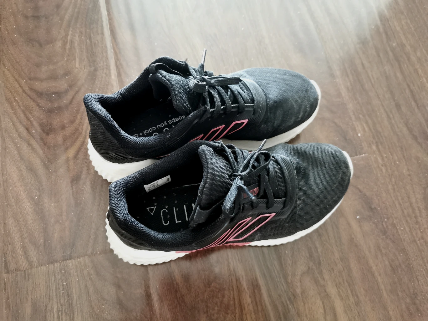 Free Adidas running shoes, size 6-7 thumbnail