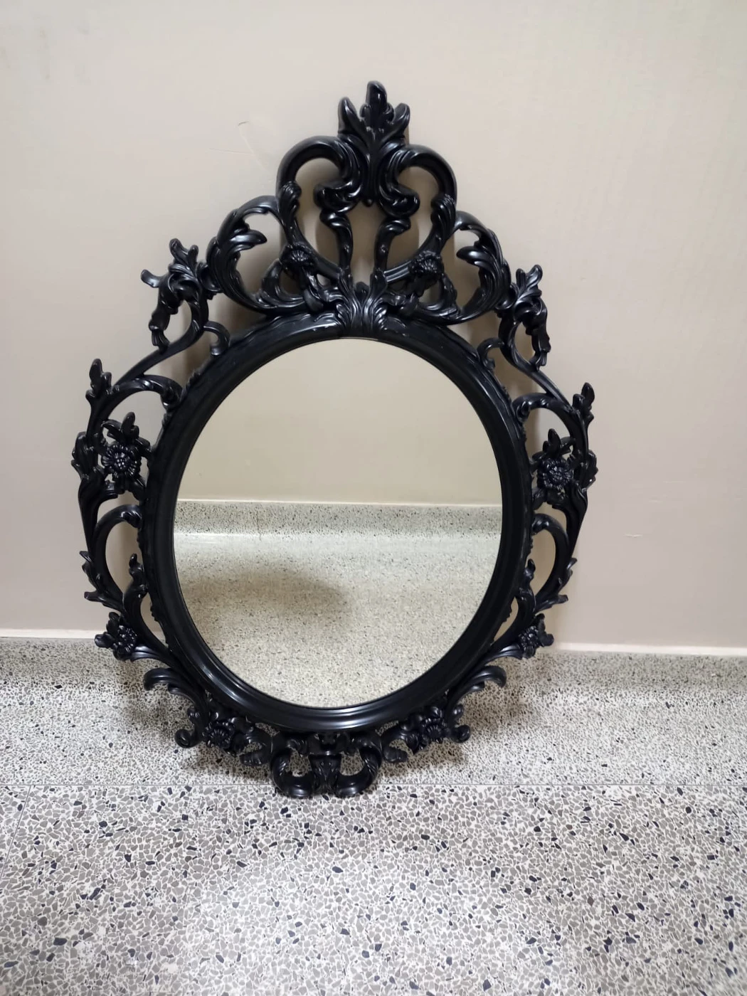 Medium sized mirror