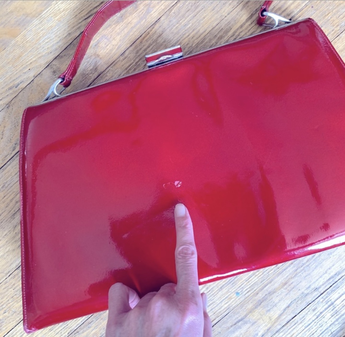 Vintage 1950’s Gorgeous Large Candy Apple Patent Leather Purse image indicator(7)