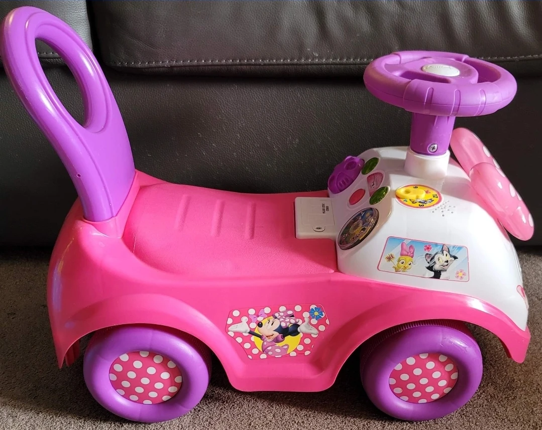 Minnie mouse lights & sounds ride on - $20 - photo 3