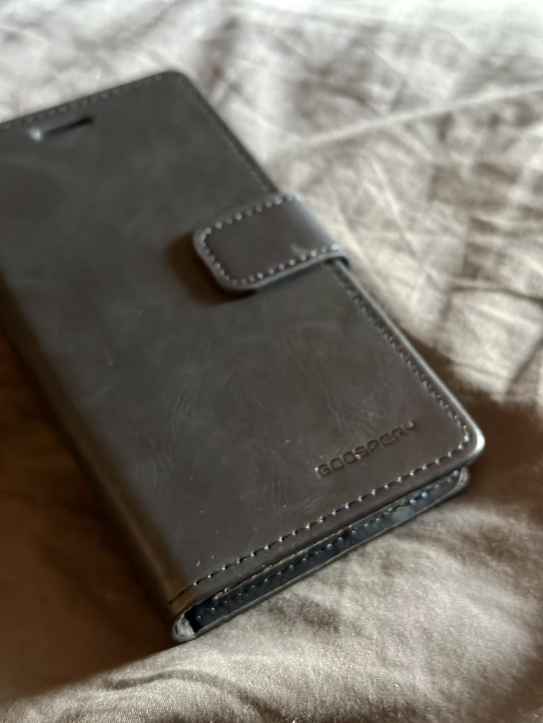 IPhone 12 mini leather case and glass screen protector image indicator(6)