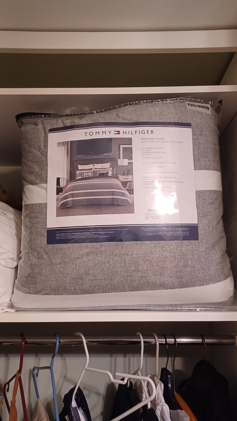 Tommy Hilfiger Queen size comforter thumbnail