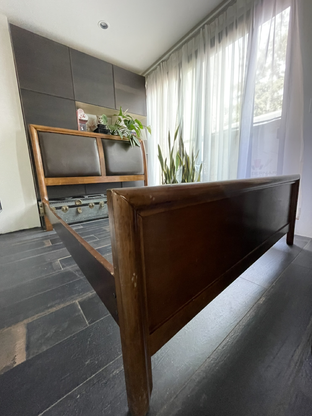 ⬆️ Queen, solid wood bed frame with leather headboard