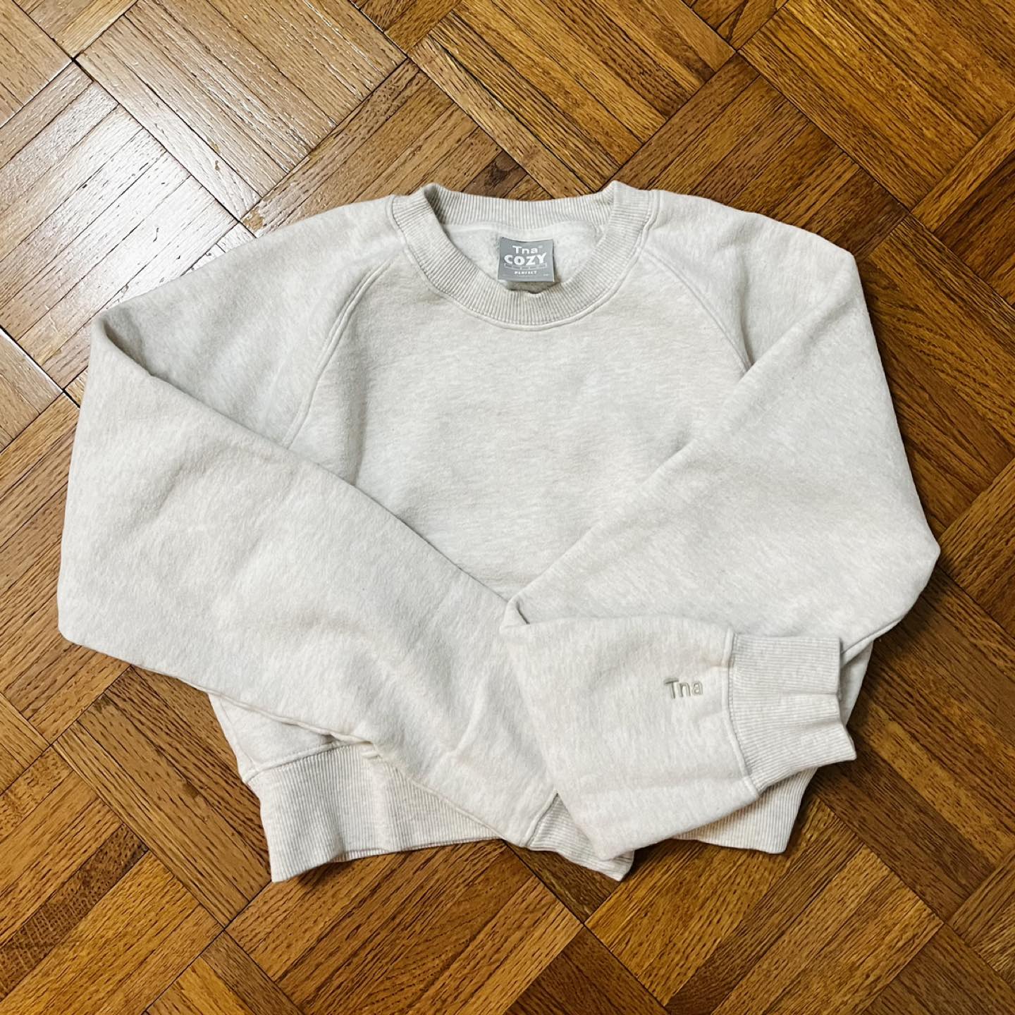 Aritzia cropped perfect sweatshirt (last price) thumbnail