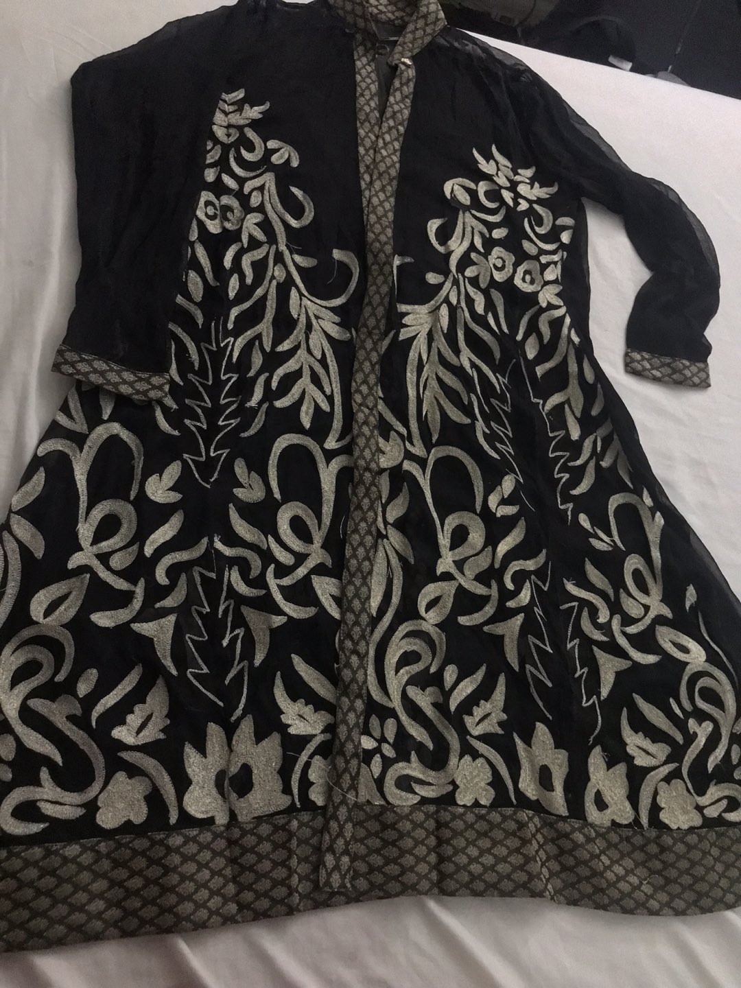 Beautiful embroidered gown Size small/young girl size