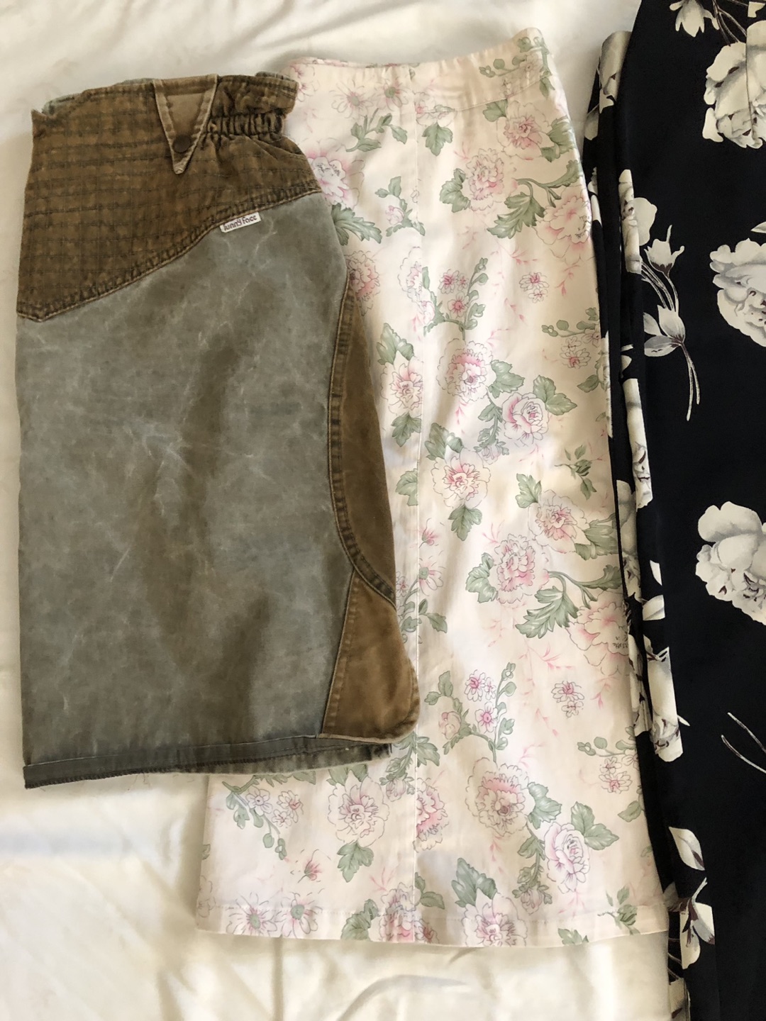 Lot of skirts (LIKE NEW) image indicator(2)