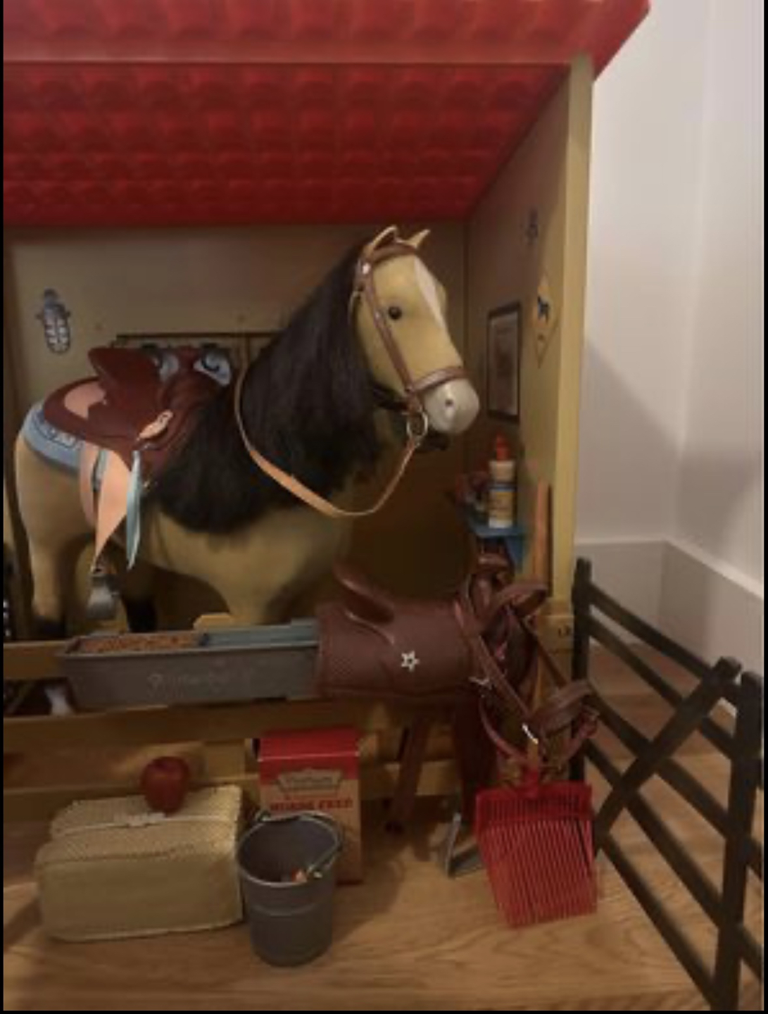 American Girl Horse Stable, Horses, & all accessories - photo 2