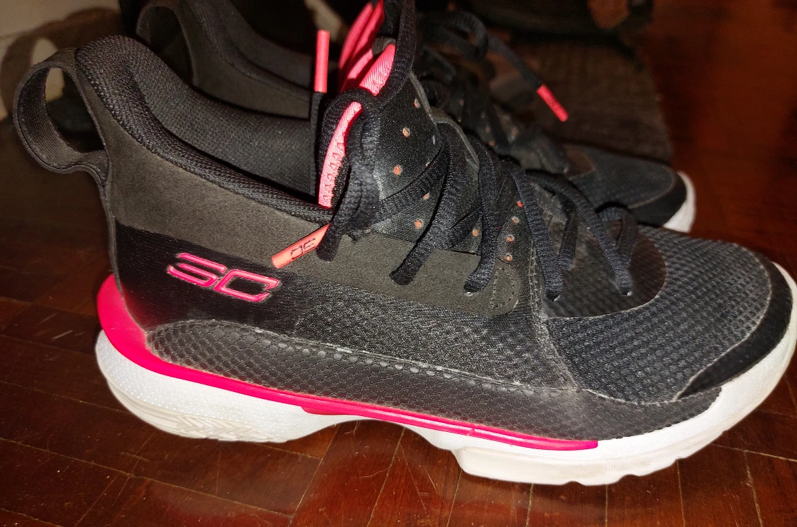 Steph Curry Under Armour Kids Basketball Sneaker Size 4Y LN image indicator(2)