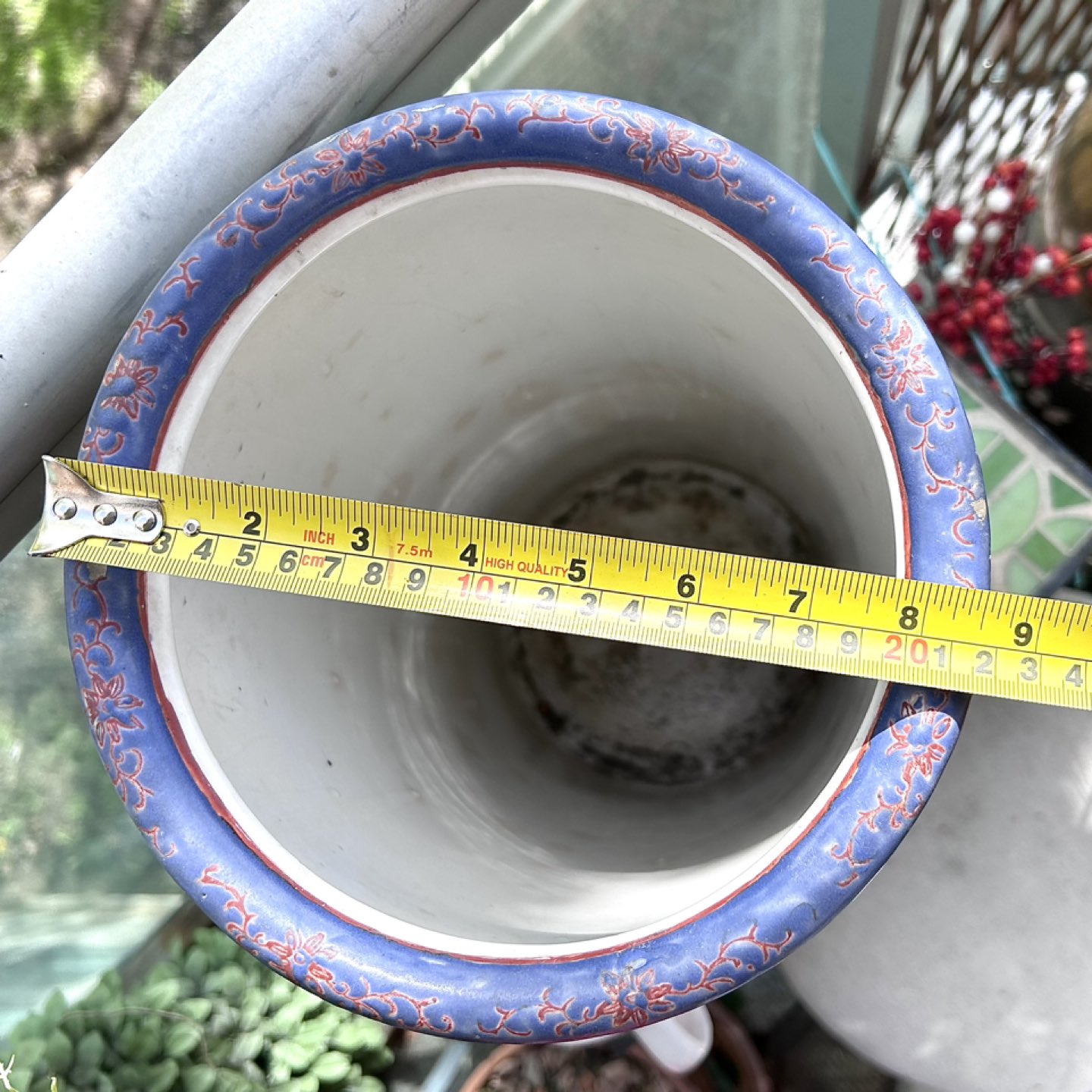 Asian-themed vase/umbrella stand image indicator(2)