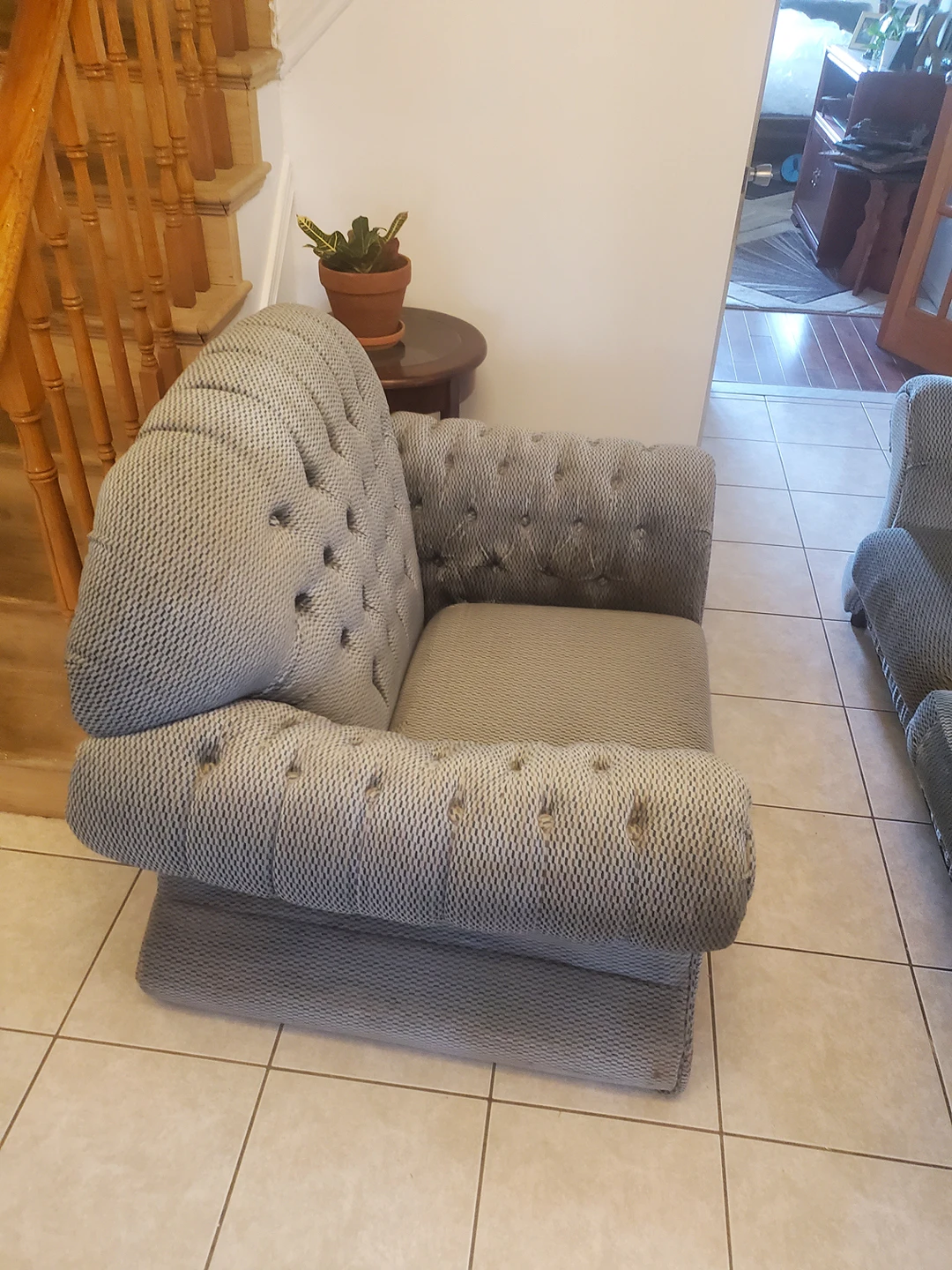 selling 3 couches - photo 2