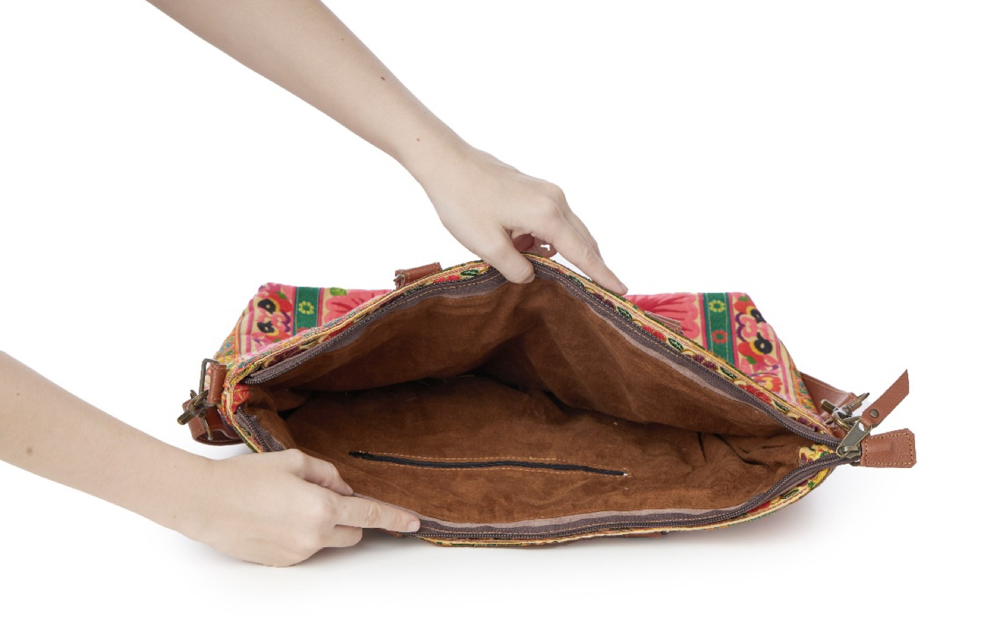 Hand made leather&embroidered beach tote bag from Thailand. image indicator(6)